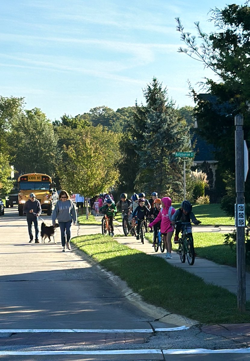 One of our community’s favorite traditions! National Walk/Bike to School Day! Love our precious Eagles so much! #FairwayFamily #NationalWalktoSchoolDay <a href="/FairwayElemAP/">Fairway Elementary AP</a> <a href="/FairwayElem/">Dr. Lorinda Krey</a> <a href="/rockwoodschools/">Rockwood School Dist</a> 💚💛🦅