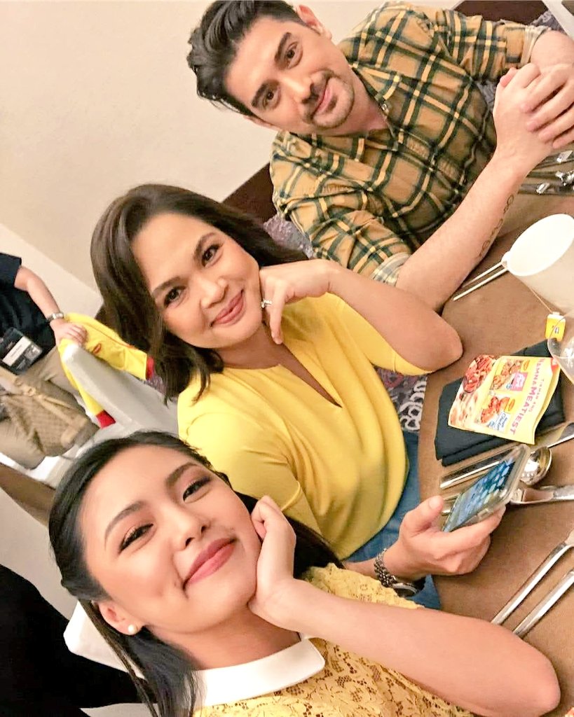 LovelyQueenJ1's tweet photo. 📸:/Throwback
Super cuteness nila🥰💛
Ito yun 3 sila Endorsement of #Maggiph sina Ian at Kimmy Nasa #Maggi paba sila Ngayon nakakamis sila🫶Ito nman si Juday grabe si Kusenira till now Ambassador parin ng #Maggiph total Package na sya🙌☺️bagay din sila 3 magkaproject.🤩 https://t.co/0Ym4VkN3XT