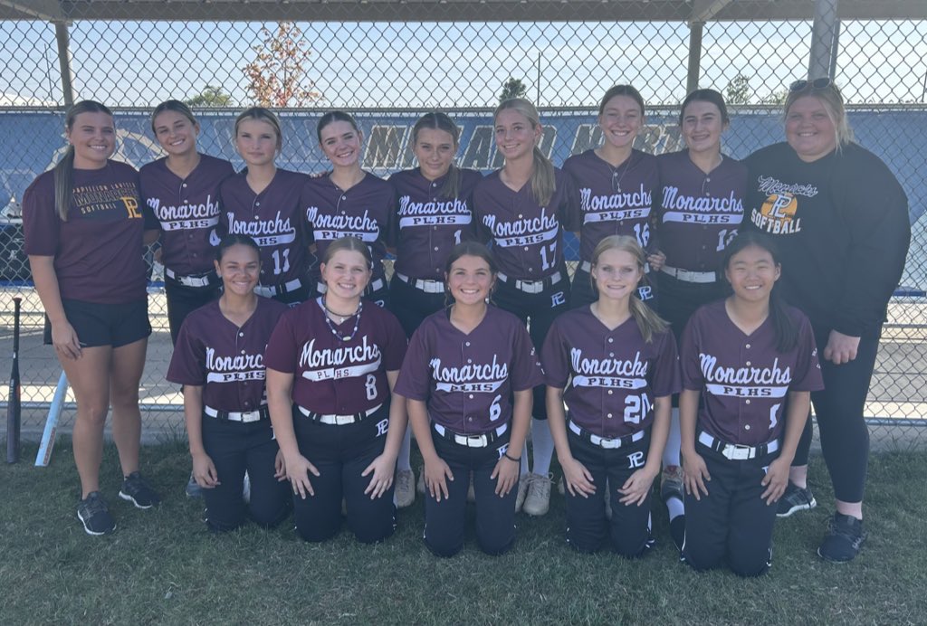 papiosoftball's tweet photo. Proud of our Reserve team, coached by @baileelampmann &amp; @DavisDrue37212. Tonight, they finished off a great season with a lot of improvement! Thank you to the players &amp; coaches that help represent Monarch Softball well! 👑
#WeArePLV https://t.co/XoB8zkLVtB