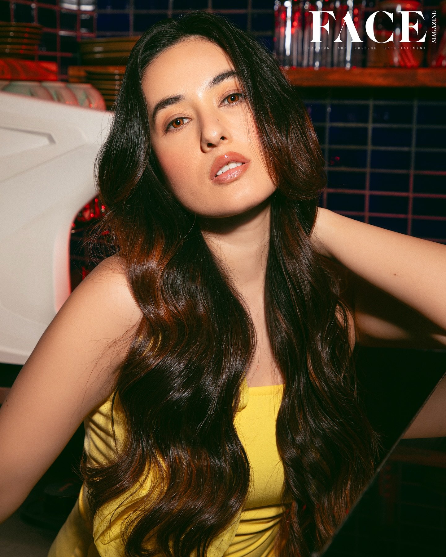 GY7x_atbAAQW200?format=jpg&name=large