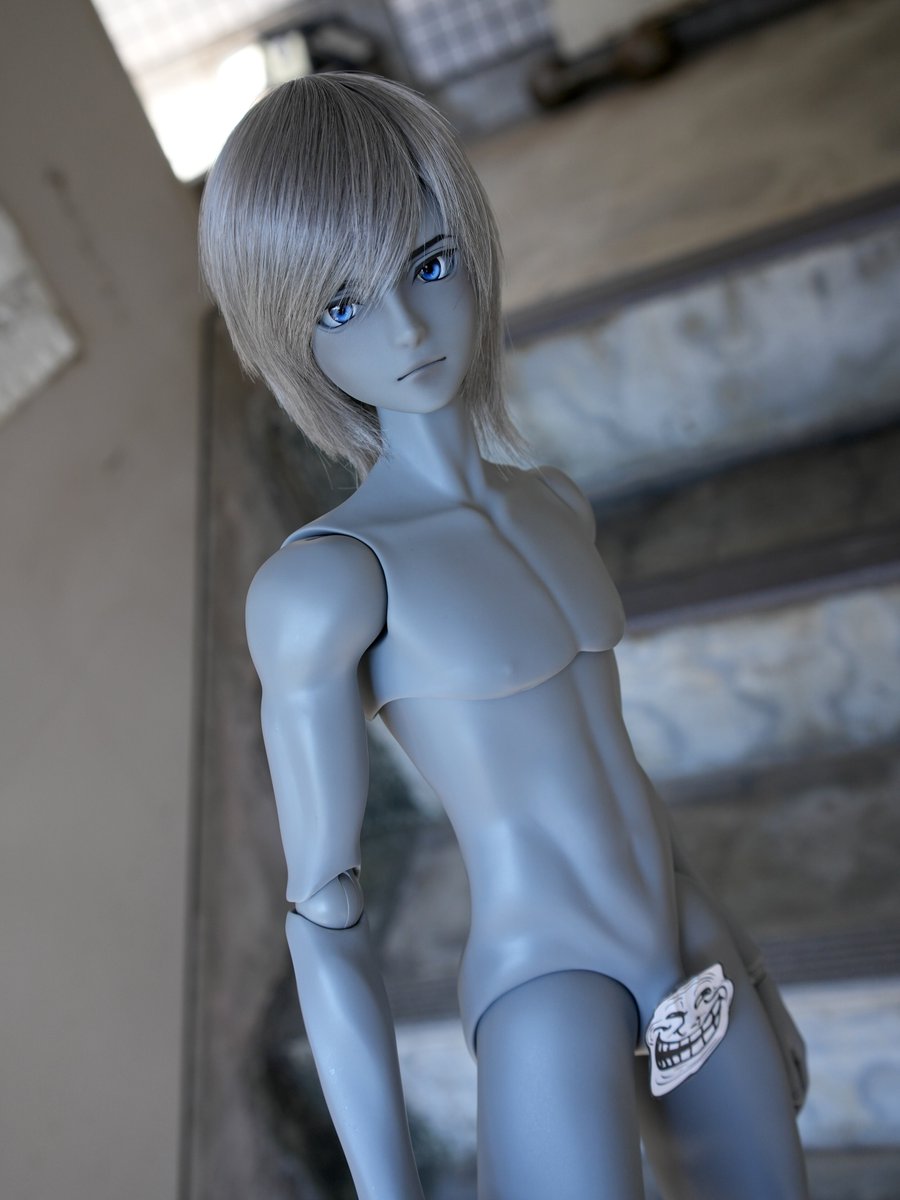 SmartdollLand's tweet photo. The G10 guy mold is finally complete, and we’re now prototyping different face designs, starting with this first one. The design seems to be inspired by Zayne from the game Love and Deepspace, and it looks like we may also see designs influenced by the other three main characters—Xavier, Rafayel, and Sylus. We chose this game because… well, the ladies on the team have been enjoying it! ;-)

After being on ice for a while, the guy molds are undergoing maintenance, and we’ll be launching with the Macho body style. While we’ve been working on a new body sculpt, that project is on hold due to complications with electroplating—something I’ll cover in a separate post.

Our next step is to cast human skin tones for the guy bodies and conduct further testing with the Evolve frame to ensure it provides a better experience than the previous rocket punch body.

As always, we don’t want to rush development, so we want to set expectations that the release will likely be in Q2 2025. In the meantime, we’re hoping to create more character designs and some apparel for the guys—because right now, all they have is… a trollface sticker.

I’m thinking of going for apocalyptic garment designs, similar to those in The Maze Runner series.

#smartdoll