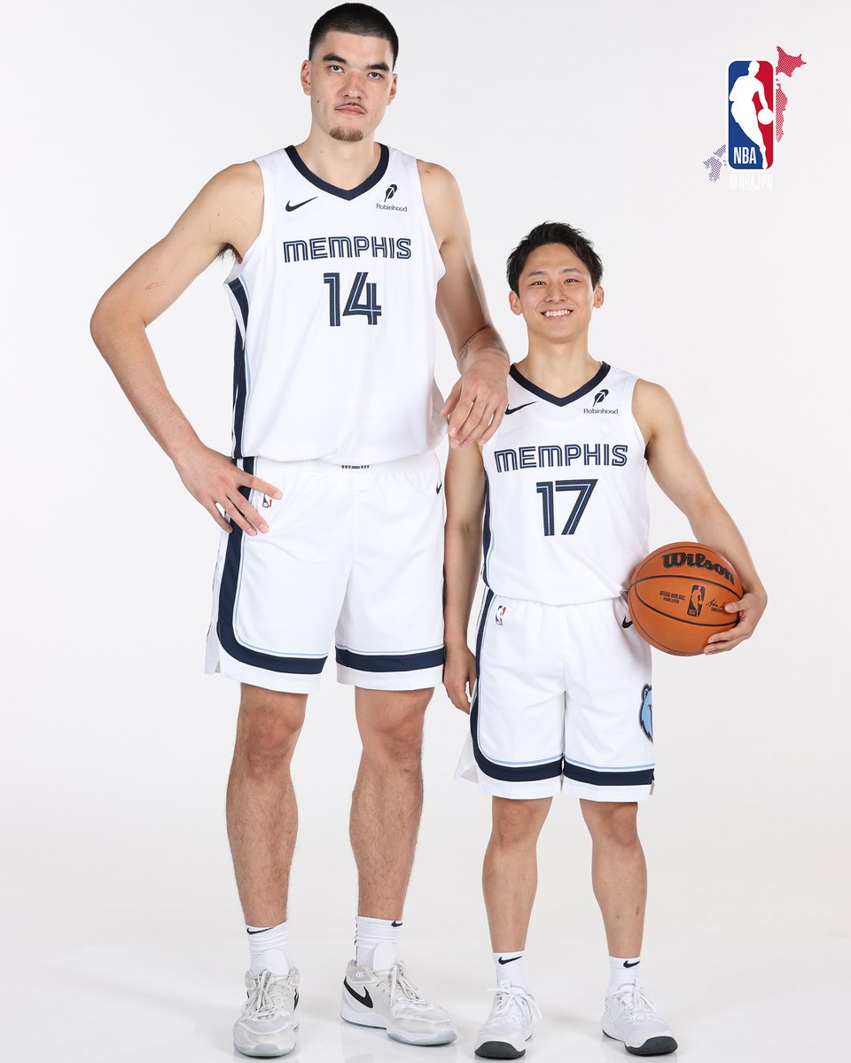 NBAJPN's tweet photo. 話題のルーキーコンビ ショット📸🐻
#ザック・イディー 224cm X #河村勇輝 172 cm

@memgrizz 
#MediaDay #NBAJPN https://t.co/ANc33ARFlY