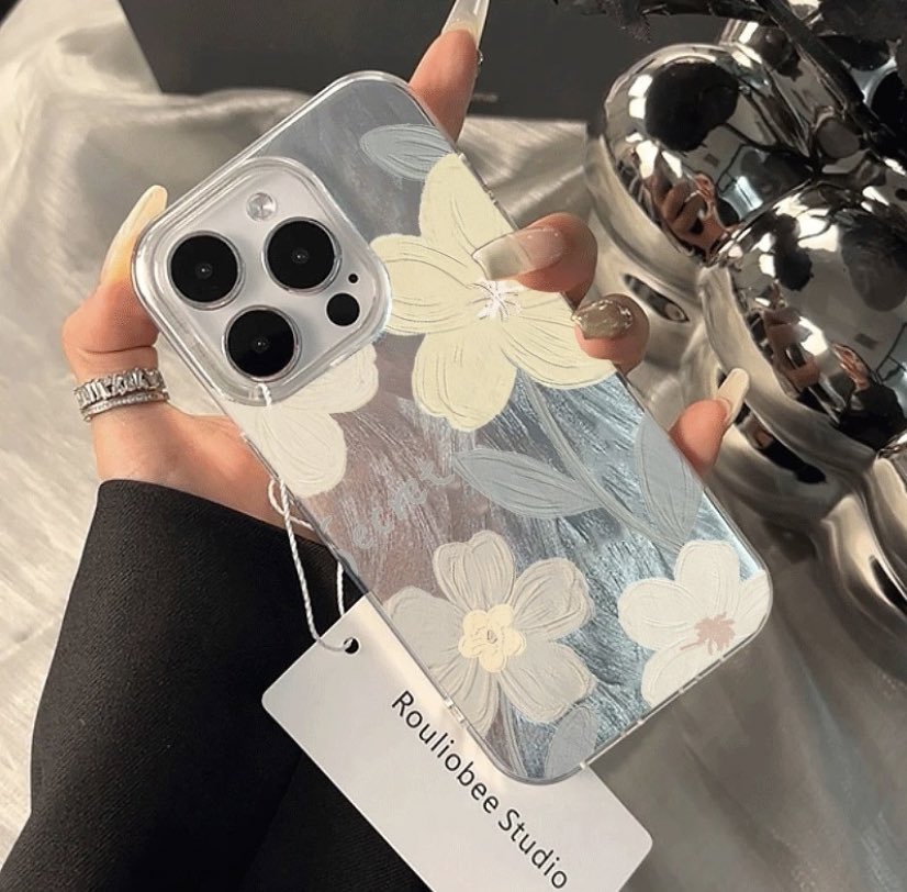 nyonyapuffff's tweet photo. hallooo aku mau spill beberapa case lucu buat hp kalian nii, dijamin makin bikin cute &amp; elegan lohh 😍🙌🏻 plisss harganya under 20k juga😔🤗 https://t.co/PoEPepe5Jc