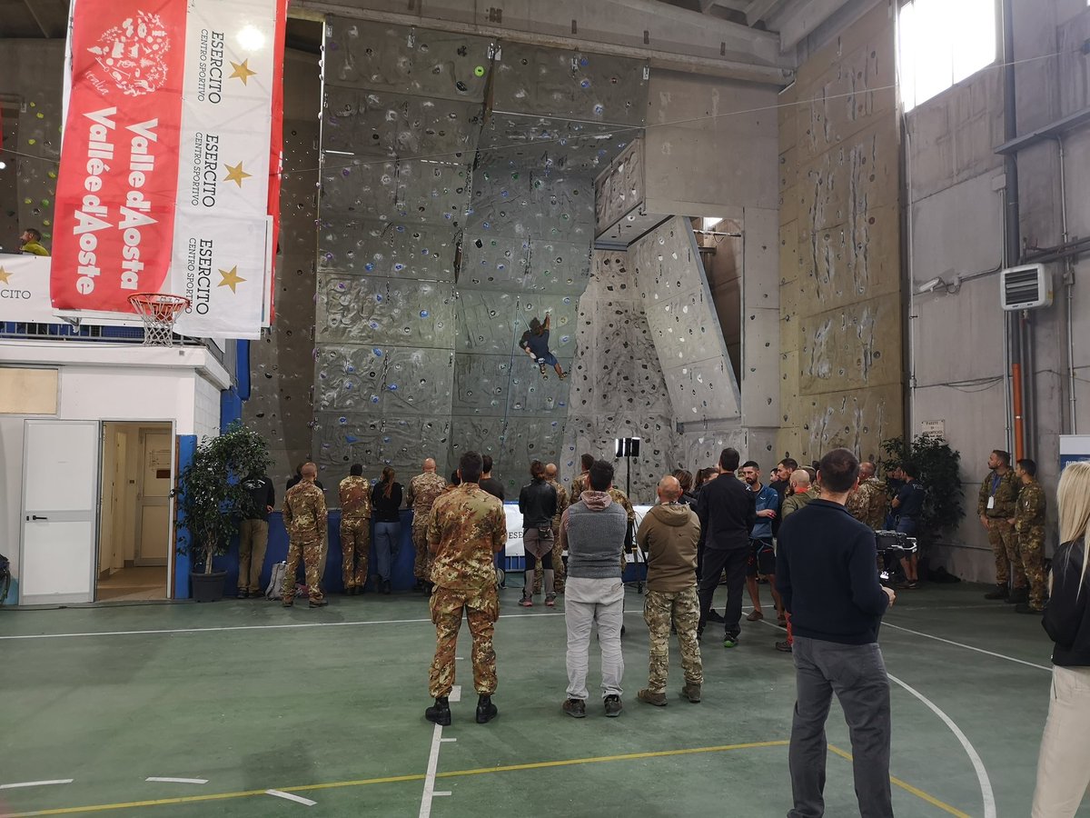 davidone1967's tweet photo. Prossimamente su @TgrRaiVdA: Caserma Cesare Battisti, Aosta - 3a edizione del trofeo di arrampicata Smalp - Scuola Militare Alpina https://t.co/83V6ewrm5v