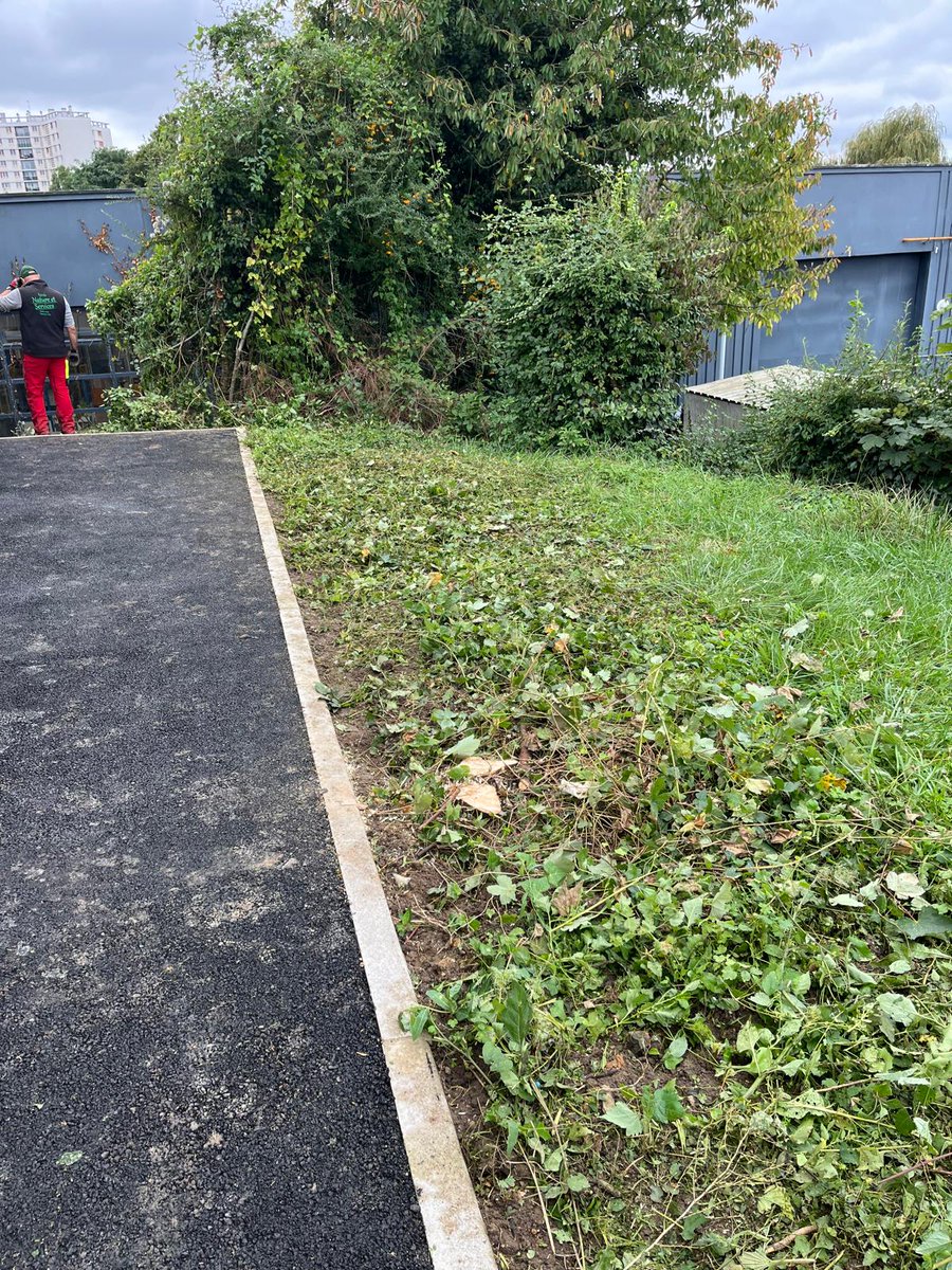 LPO_LouisArmand's tweet photo. Un grand merci aux élèves et enseignants du lycée Horticole et Paysager des @AAuteuil pour leur intervention dans le cadre de notre partenariat. Ils ont réalisé un énorme travail !! #partenariat #CAP #MMEV https://t.co/eMYguXZemo