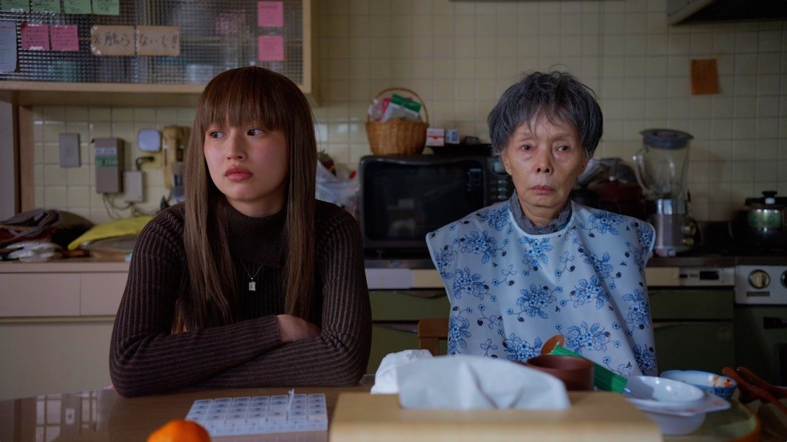 killermarron's tweet photo. 映画『#うぉっしゅ』試写にて拝見させていただきました！

まず「洗う」という行為をソープ嬢と介護とで重ねてみせる発想が凄い。今まで遠かった介護や認知症について当事者意識が持てたし、自分のおばあちゃんに会いたい、孤独を感じさせたくない、と大切な誰かについて考えさせてくれる素敵な作品。 https://t.co/s6rsmDRjQR