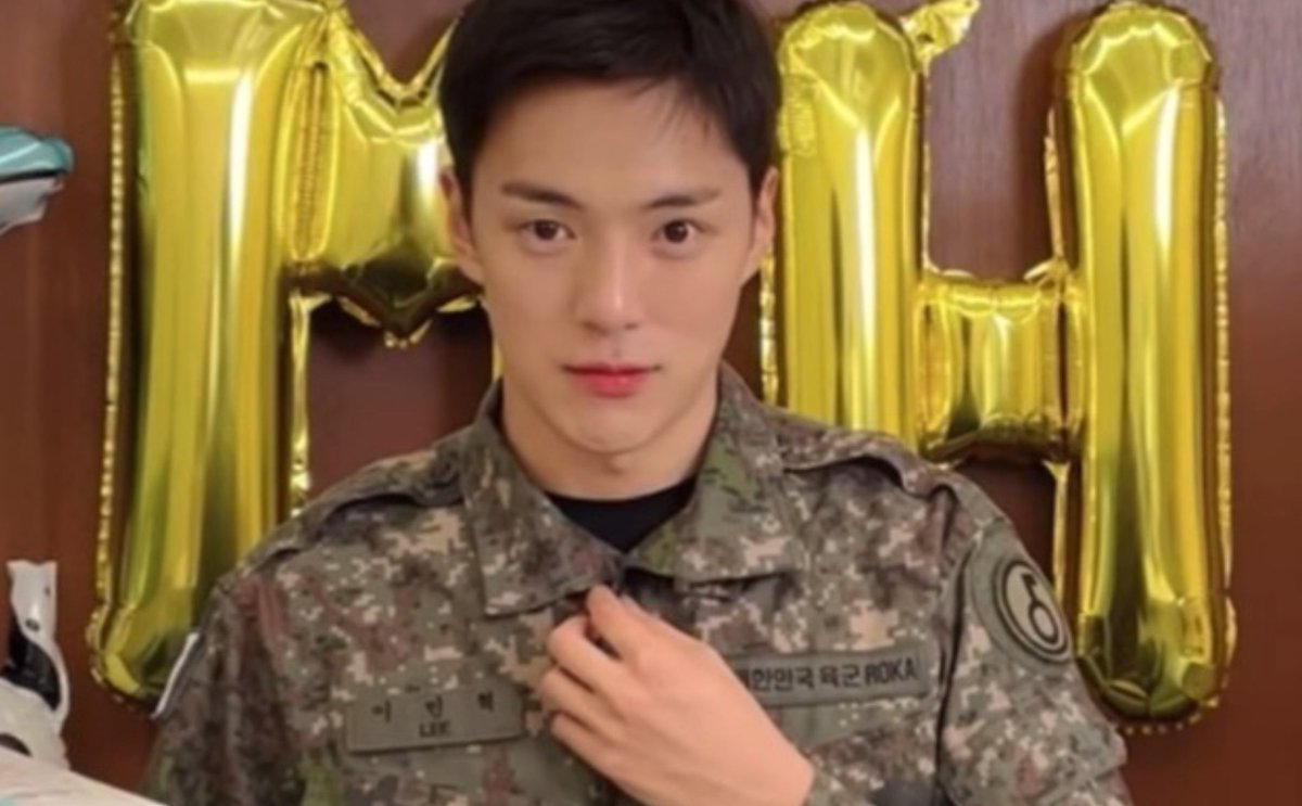 헤어지자고? 
                                           ... 나 전역했는데?