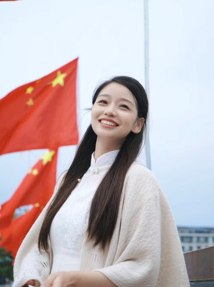 初见便是惊鸿一瞥～ https://t.co/A45ajIVjXD