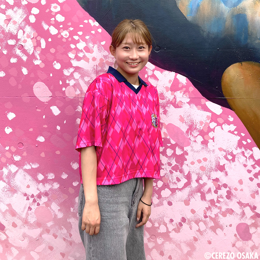 新発売のコンフィットTシャツにはクロップド丈がラインナップ👀 観戦