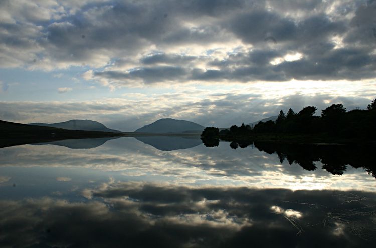 welovedonegal's tweet photo. Yesterday's #WhereInDonegal 
from #WeLoveDonegal 💚💛 

It was Lough Mourne between #Ballybofey &amp; #DonegalTown just before #Barnesmore with the distincive mountains of Croaghconnelagh (Connall's mountain) and Croaghonagh (Owen's mountain).

#Donegal #loughs #lakes https://t.co/qA3G2Wcves