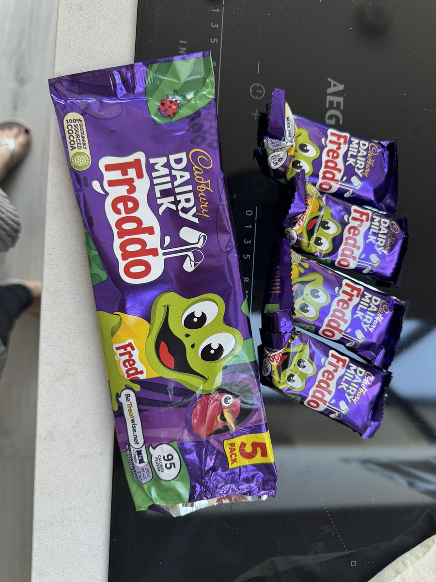 bex333's tweet photo. @CadburyUK what sort of farce is this?! 😱 https://t.co/cUFIleLjVi