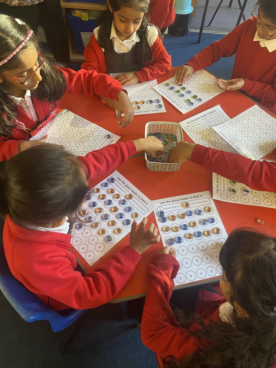 MissFisher14's tweet photo. Fantastic independent morning phonic work @trinity_ashton 🤩 https://t.co/4eYVaXMQJQ