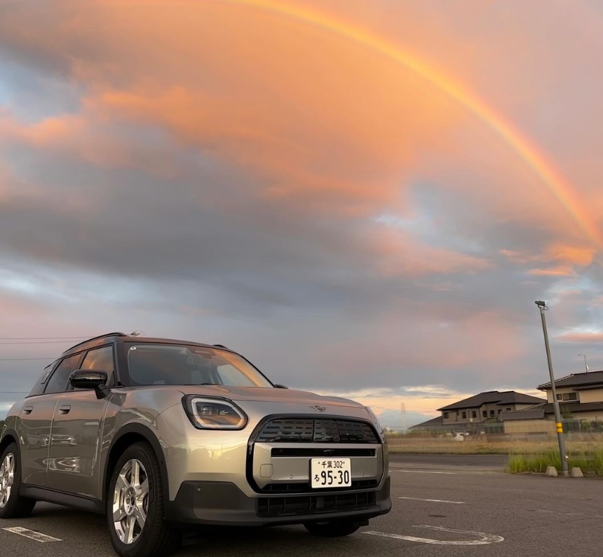 GlanzMini's tweet image. 【MINIつくば】
10月に入り
少しずつ涼しくなってきましたが
昼間と夜の気温差もありますので
体調には気をつけてお過ごしください😌

そして本日は
COUNTRYMANの素敵な写真を皆様に紹介させていただきます✨

虹とCOUNTRYMANのコラボいかがでしょうか🌈

#miniつくば #miniのある風景