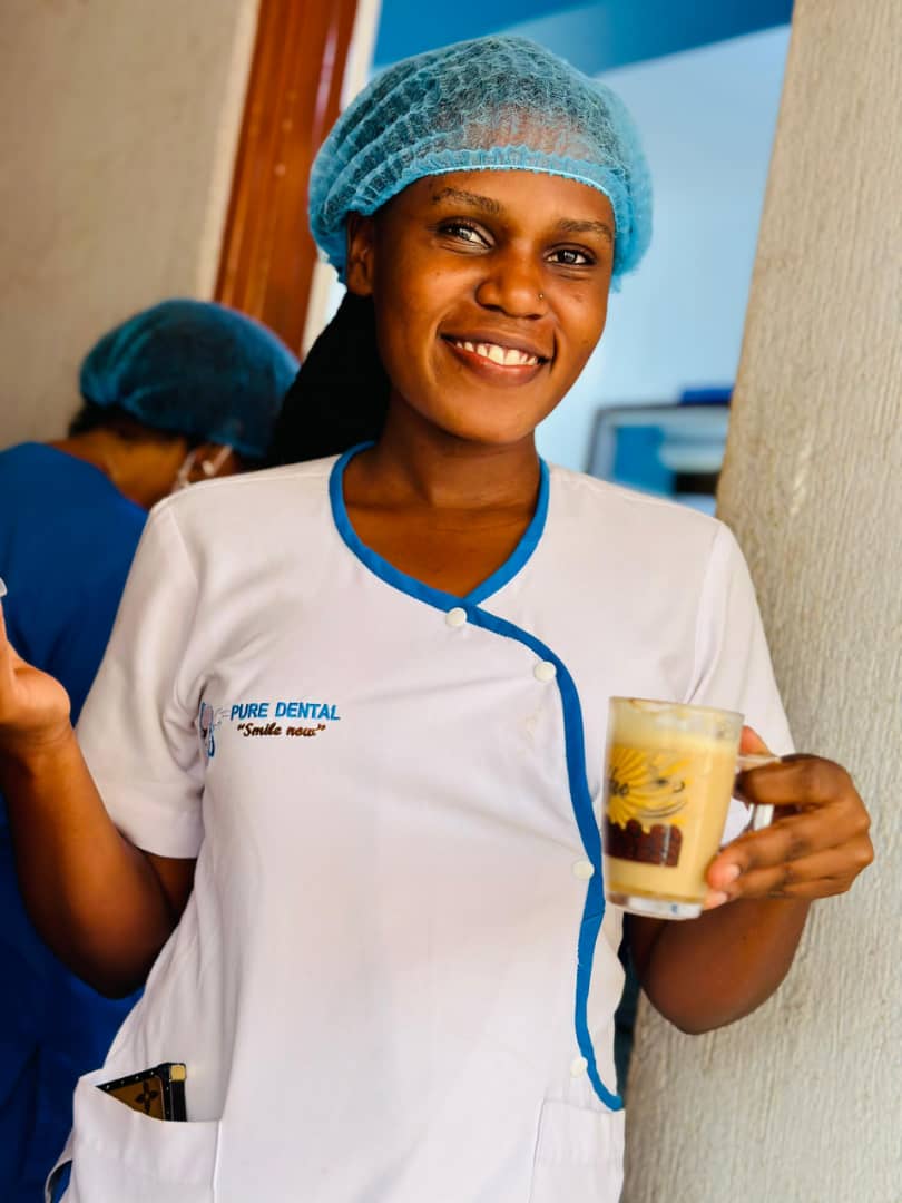 PureDental90's tweet image. Your teeth have cravings too!🦷 Feed them:

🥛 Dairy = Calcium for strength
🍳 Eggs &amp;amp; fish = Vitamin D to absorb calcium
🥕 Carrots = Vitamin A for enamel
🍊 Citrus = Vitamin C for gums

Keep them well-fed for a bite that's strong &amp;amp; healthy! 😁
 #DentalHealth #StrongTeeth