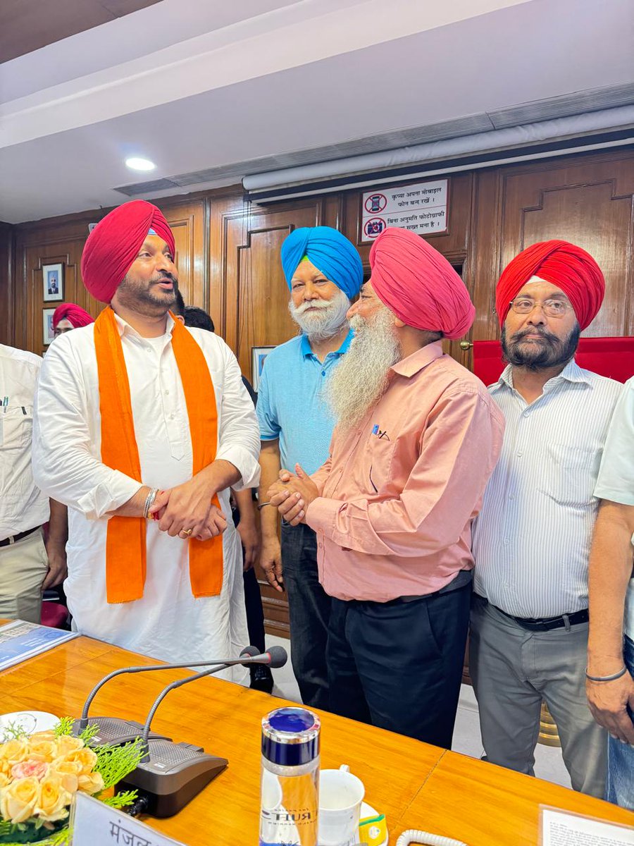 <a href="/my_airef/">All India Railway Engineers Federation</a> heartfully thanks hon'ble MoSR <a href="/RavneetBittu/">Ravneet Singh Bittu</a> Ji for sending the demands of JE/SSEs to concerned Directorate of <a href="/RailMinIndia/">Ministry of Railways</a> for necessary action. Hon'ble MR <a href="/AshwiniVaishnaw/">Ashwini Vaishnaw</a> Ji may kindly look into and help.
#JusticeToRly_JE_SSE