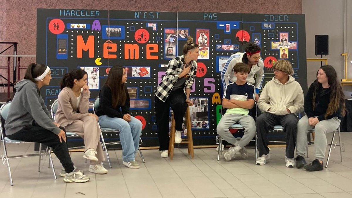 CTrimaran's tweet photo. À Marmande, c'est avec les jeunes du lycée Val de Garonne que nous avons joué "Même Pas Peur 2.0. !". Avec notre équipe, c'est un groupe intéressant qui c'est illustré avec de belles saynètes ainsi que des débats ouverts et riches en émotions.👏👏
@UNFP @NvelleAquitaine https://t.co/Hd5NMuYhpJ