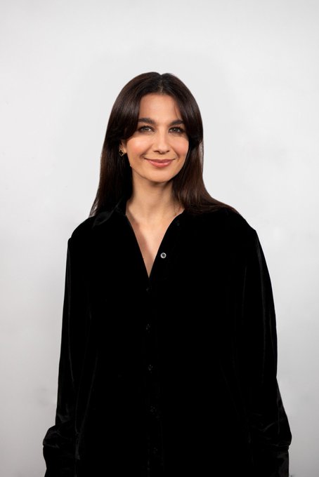 GulSanga012's tweet image. افغانې انجلۍ هادیه عزیزي د اوریل کالج په همکارۍ د یلدا حکیم فاونډیشن څخه سکالرشیپ ترلاسه کړ چې د اکسفورډ په پوهنتون کې د ماسټرۍ په کچه زده کړې وکړي.
دا سکالرشپ د هغو افغان نجونو د ملاتړ په موخه ورکړل شوی 
#Afghanistan #scolarship #yalda #uniofoxford #afghangirls #Kabul