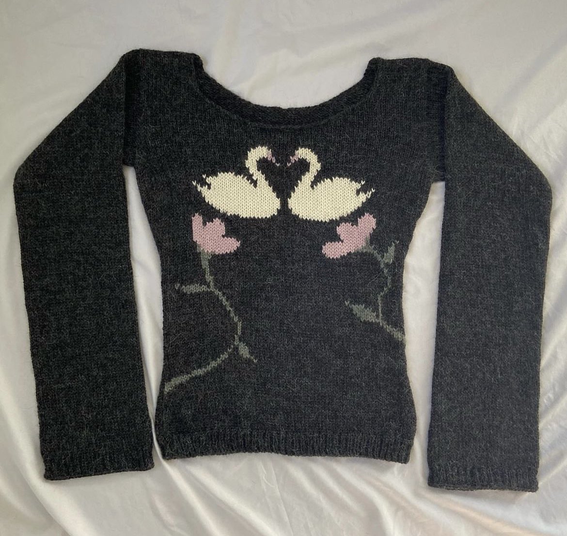 prtygal777's tweet photo. Beautiful Swan Knit Sweater https://t.co/2VFaLmlXBG