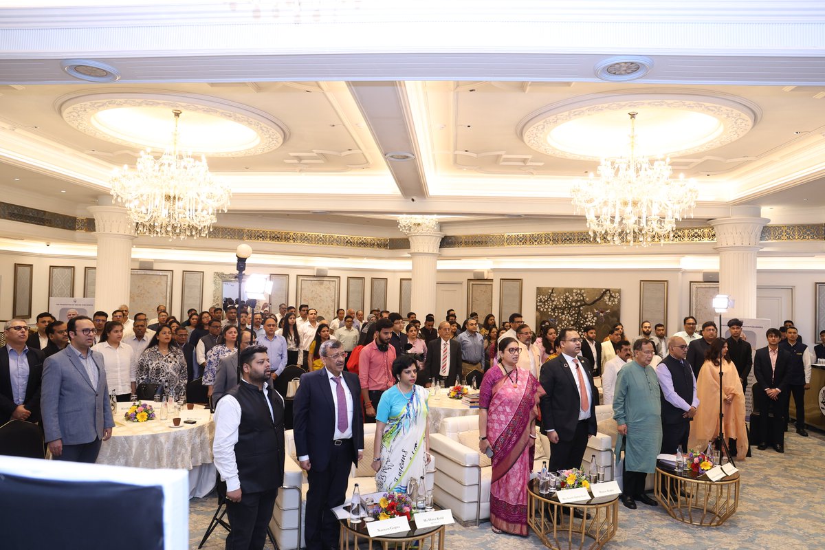 FIP_India's tweet photo. A patriotic beginning to the 44th Awards for Excellence in Book Production with the recitation of the National Anthem. Jai Hind!
#FIPAwards #FIPAnnualAwards #FIPAwardsforExcellenceinBookProduction #AwardsforExcellenceinBookProduction #Awards #FederationOfIndianPublishers https://t.co/XCa6nBSVXp