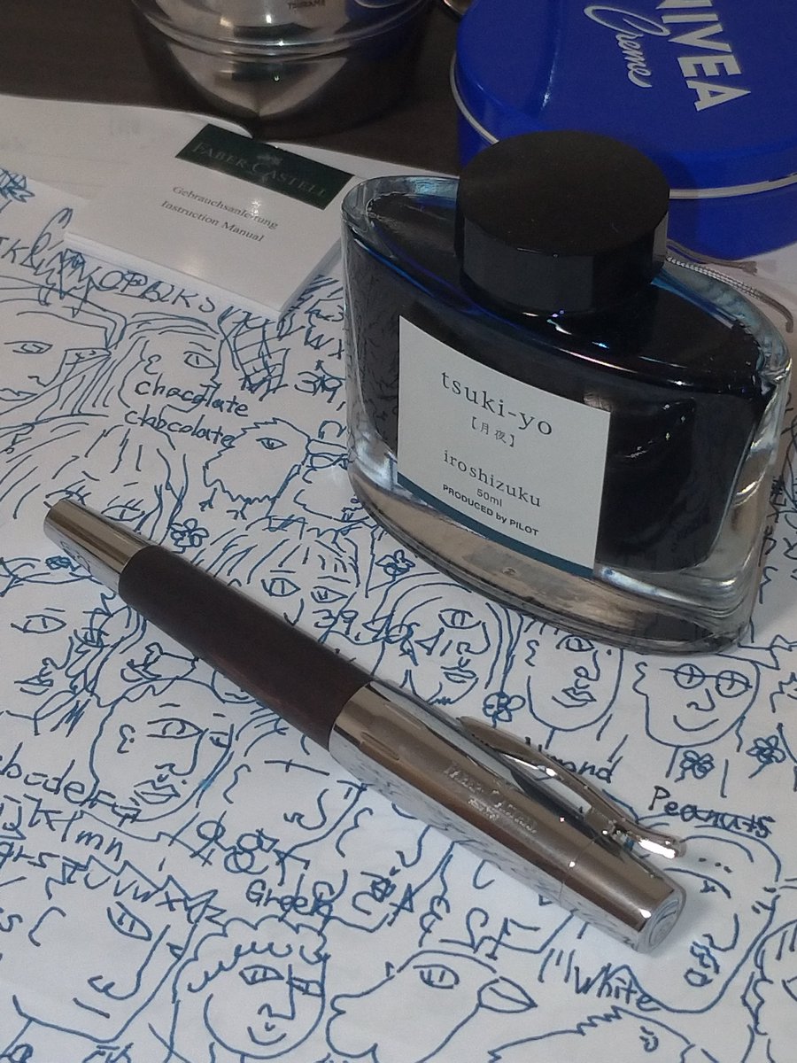 Masa7ru9's tweet photo. ＃万年筆　始めて買いました。
#fabercastell  
色々と書いてみたけど筆���近いんだなと思いました、インクはパイロットの月夜を購入。
木軸部分にとりあえずニベアを塗っておきました。 https://t.co/C5r3amLGJH