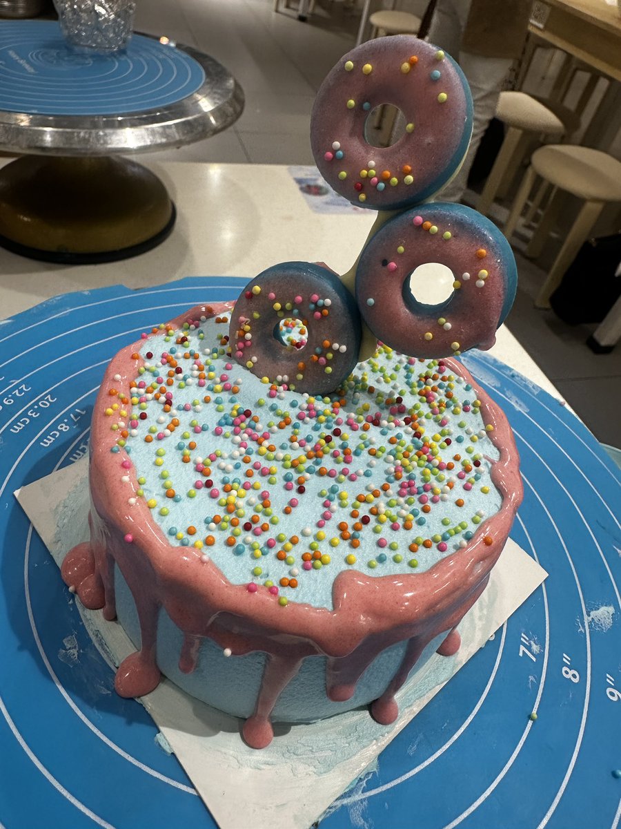 dohkyungsoofied's tweet photo. Got my free mini diy cake from idimdiybakery for all dandanie #BloomInMNL goers 🤗 https://t.co/4VjG9JBhnE