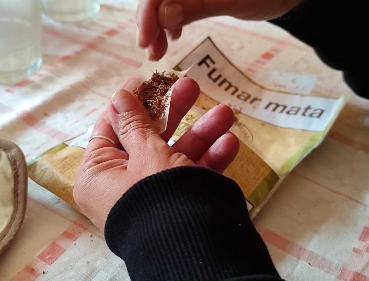 AdriaRodrigue20's tweet photo. Estem molt acostumats a tenir alcohol i tabac a casa, i no ens adonem del mal que ens estem fent a nosaltres mateixos. Normalitzar aquestes situacions no hauria de ser objecte d'orgull. @ICONNA1 https://t.co/oCeFDab3sU