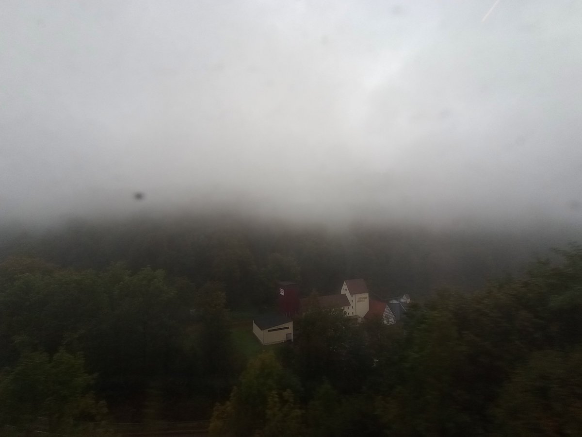 Sparrersway's tweet photo. #viewfromthetrain https://t.co/YCe530Zdy5