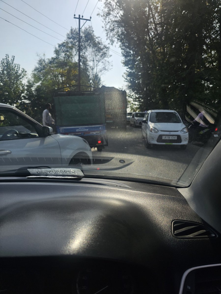 basilarjmand's tweet photo. It's painful to see this outdated iron bridge on #nh444 at Gadura connecting Srinagar with Pulwama. The bridge can allow only one vehicle at a time. In fact, this bridge is not required at all as there is no river underneath it. Sir Ppl need relief @nitin_gadkari @NHAI_Official https://t.co/e9Mu0i0xIL