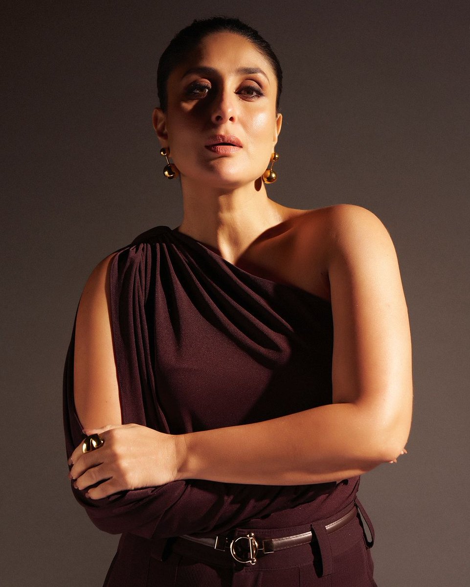 mid_day's tweet photo. Kareena Kapoor proves once again that she’s the queen of fashion

#KareenaKapoor #KareenaKapoorKhan #KareenaKapoorFans #StyleQueen #FashionInspo #BollywoodGlam #OutfitGoals #BeboStyle #GlamLook https://t.co/EZR5UXK7Zx