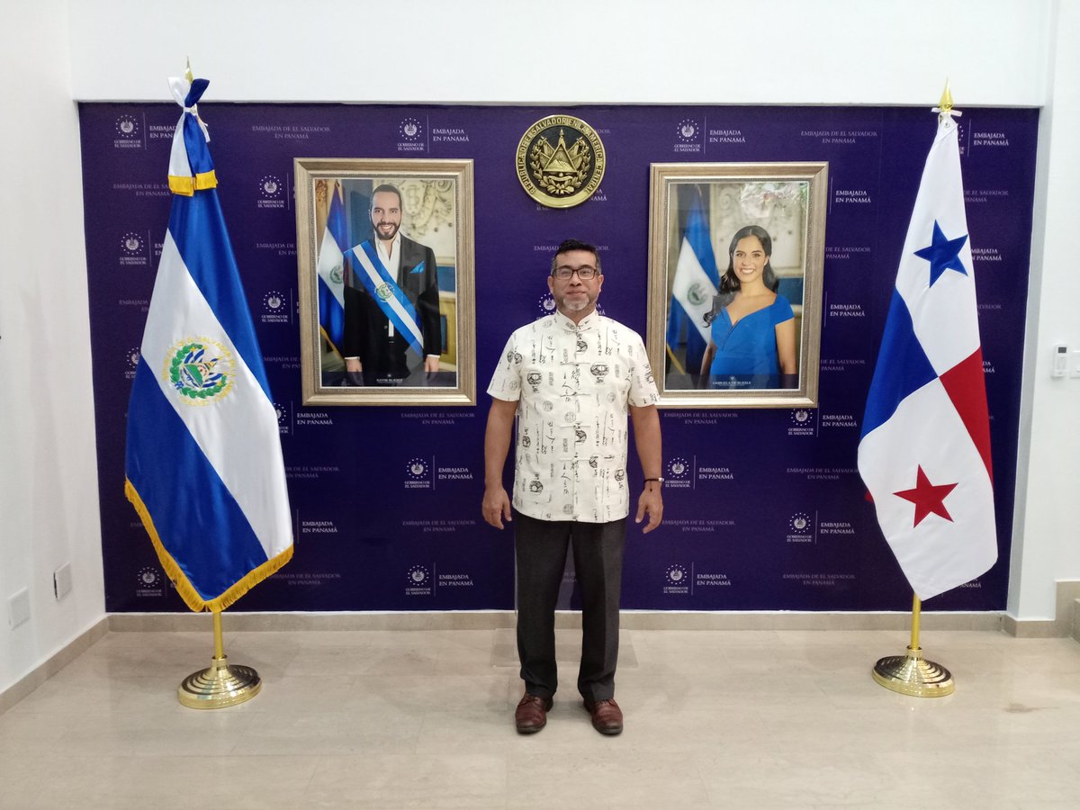 DONEURO20's tweet photo. Inauguración de la Exposición "EL SALVADOR, UN NUEVO FARO DE ESPERANZA" ; del artista salvadoreño Boris Ciudad Real.

Embajada de El Salvador en Panamá. https://t.co/0zUNV0cxA6