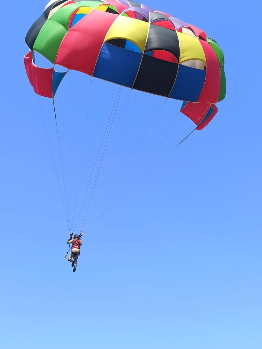 Hyd_Headlines's tweet photo. 🪂 #NCC cadets from Hyderabad Group soar high in parasailing training, showcasing courage and teamwork! Under expert guidance, they conquered fears and mastered aerial navigation, embodying resilience and leadership. #Hyderabad @NccDteAPandT @dprohyd @DefenceMinIndia @HQ_DG_NCC https://t.co/Ilyaz0J3pG
