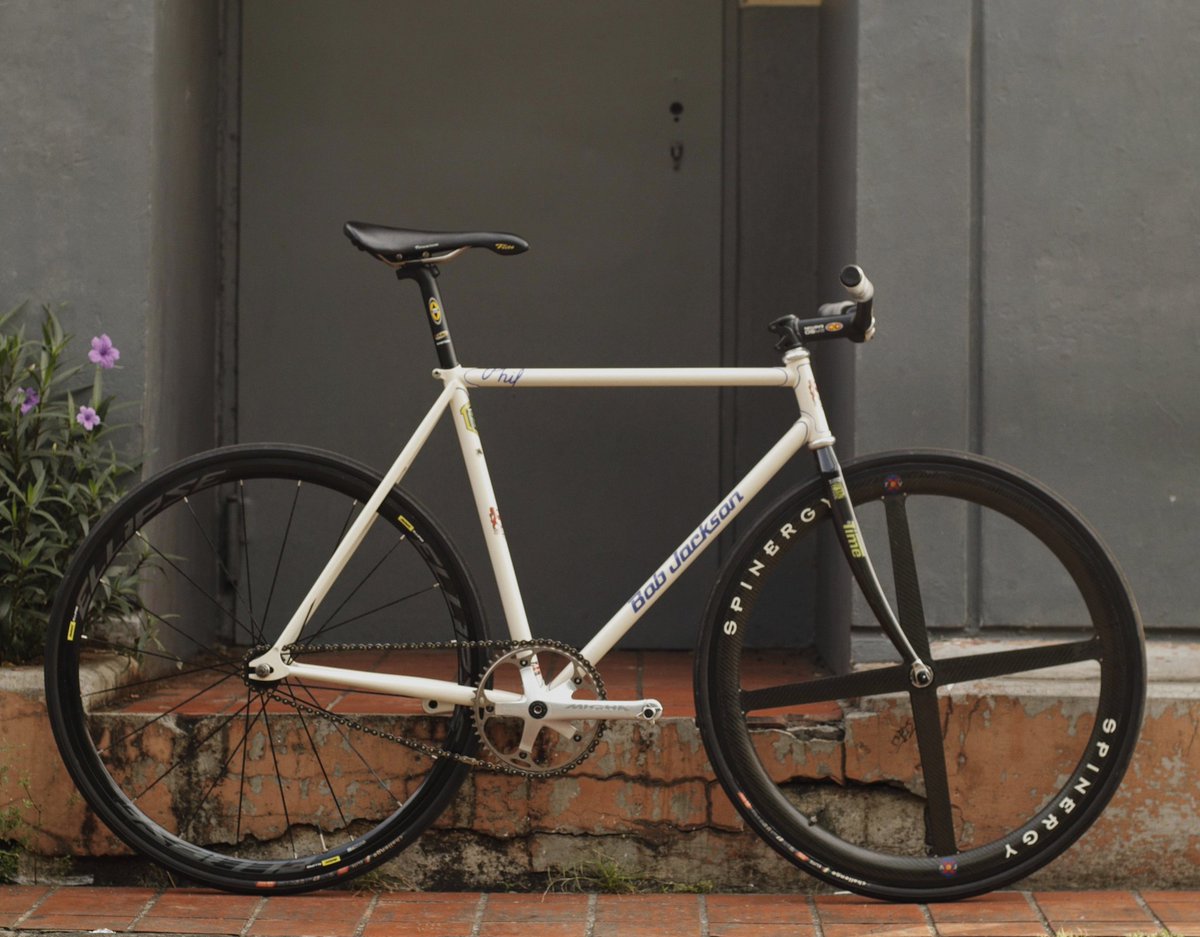 gabaubawang's tweet photo. WTS beberapa frameset (frameset only) kesayangan aing,  beberapa part dijual jg menyusul jika frame sudah laku,

-Specialized allez rhc 22jt nego
-Bob Jackson 9,5jt nego
-Trek T1 9,5jt nego
-Leader Kagero 9jt nego
-Colossi One 12jt nego

Detail di Alt yaa

#fnfjb https://t.co/VyS5w090pL
