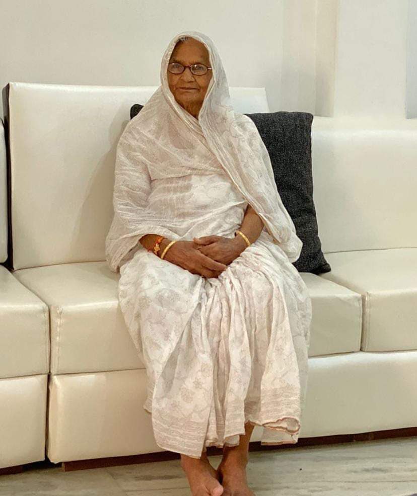 समाजवादी पार्टी के राष्ट्रीय प्रमुख महासचिव प्रोफेसर रामगोपाल यादव जी की बहन के निधन की खबर अत्यंत दुखदायक है।

ईश्वर दिवंगत आत्मा को शांति प्रदान करें एवं परिवारी जनों को इस दुख से उबरने की शक्ति दें। 🙏🏻