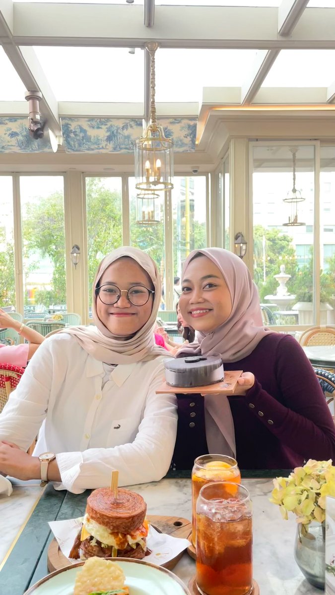 aullroraa's tweet photo. last year I cried a lot, I learned so much, I lost something. But today everything is so wonderful and meaningful. Thanks God 🥹you did great aul, so proud of you. 23 please be kind and be better🤍✨ https://t.co/JwvNNgh3yL