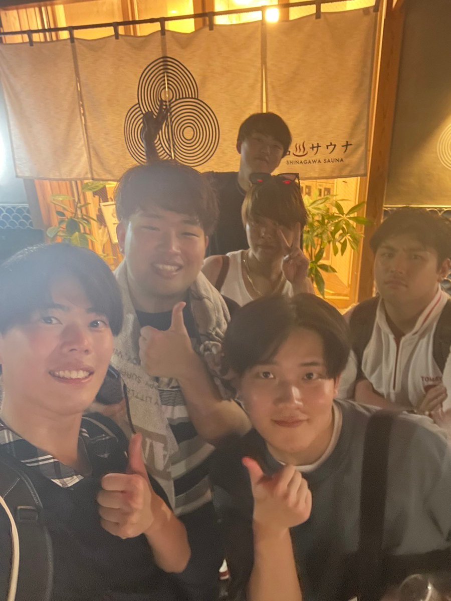 kagaribi_mam's tweet photo. 🏍燎光のたまり場🏍

9/18、戦いの落とし前つけにカチ込んだのはラウワン🔥

赤vs白の勝敗は互角と言ったところか。お互いのアタマ飛ばせなくてシャバかったから一旦休戦とした。

写真は和解した訳じゃねえ！
次はこそは決着をつける https://t.co/oRQlTPrpKO