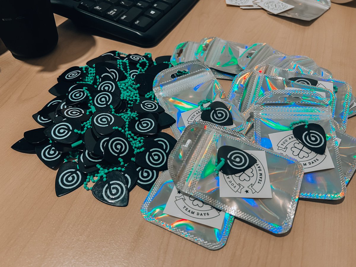 tajuzzamantmy's tweet photo. Attention to all My Day! 
Freebies from my 😘❤️‍🔥
See you all at Mega Star Arena this weekend!

#DAY6inKL https://t.co/nDMev6WCv1