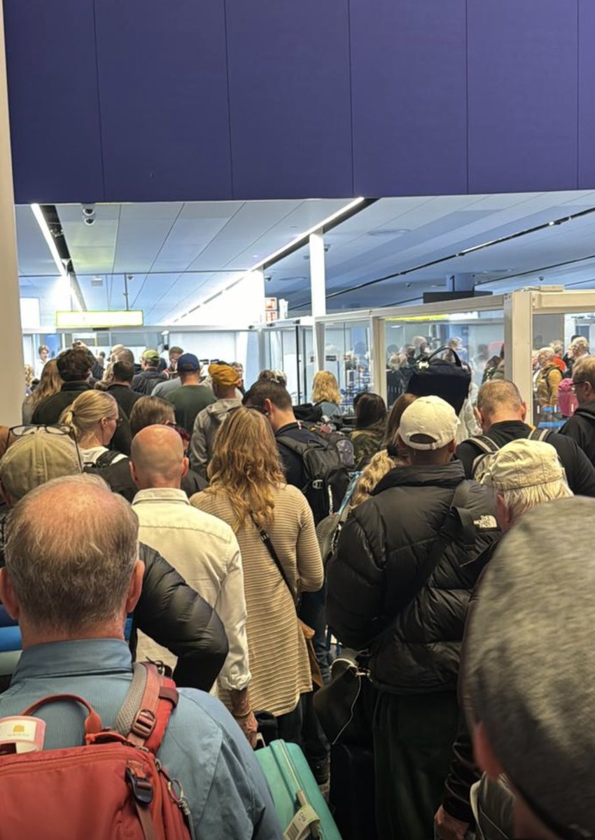 Lomalle lähdössä muutama jännitysmomentti, kun Helsinki-Vantaalla matkatavarahihnat hajalla. Ei auta priorityt tai muut. Pitkää pinnaa vaan. Matkatavaroita tuskin kerkeää saamaan reissuun.🤔