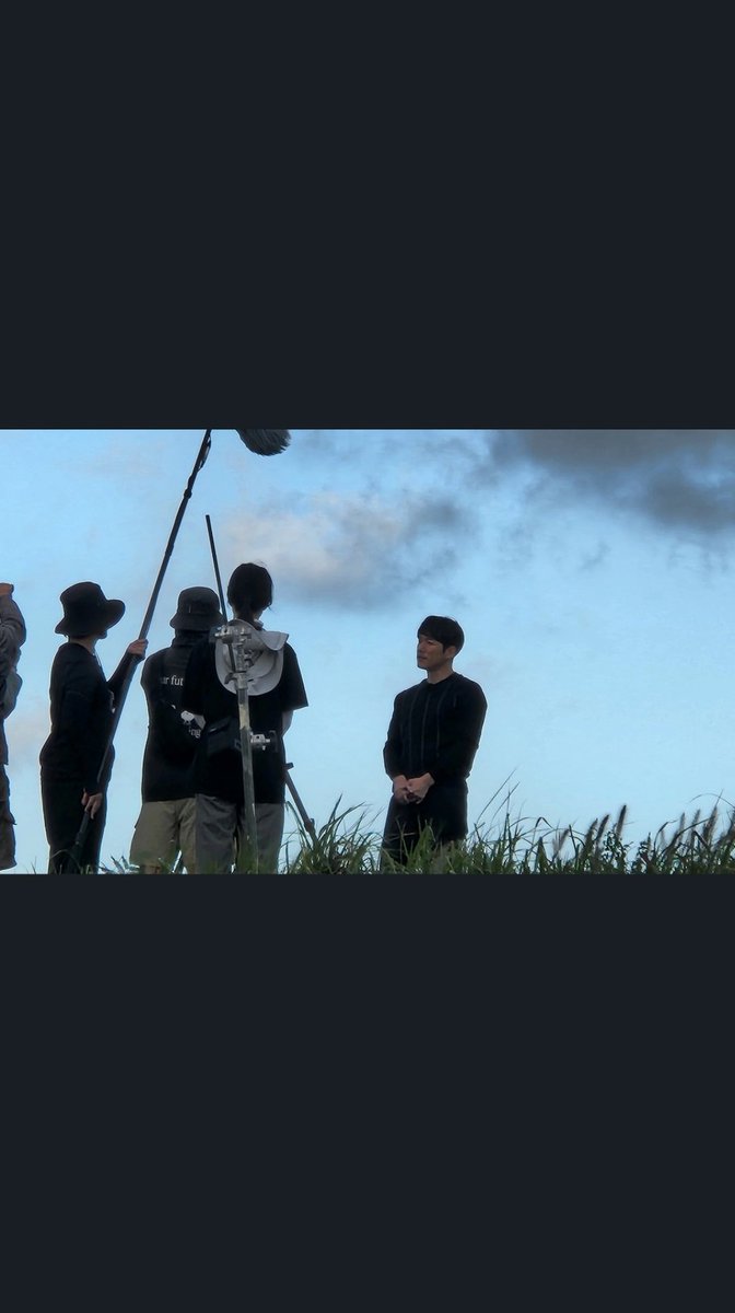 Someone spotted JH filming while climbing a mountain.

credit : m.blog.naver.com/abarcar_17/223…

#장혁 #janghyuk  #チャンヒョク
