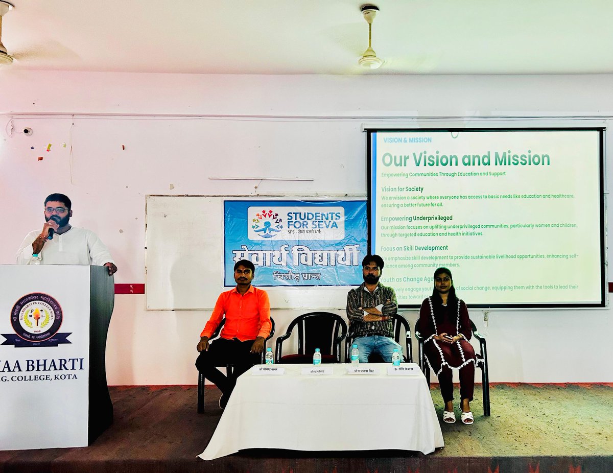 YogendraNagarkh's tweet image. सेवार्थ विद्यार्थी चितौड़ प्रांत द्वारा माँ भारती महाविद्यालय, कोटा में Campus Orientation का आयोजन किया गया। 
 कार्यक्रम में सेवार्थ विद्यार्थी के राष्ट्रीय सह संयोजक श्री @YashSingh_28  विशेष उपस्थित रहें।
#StudentsForSeva #SFS
@students4seva  @MuskaanAnandIN @VikrantAgnihot