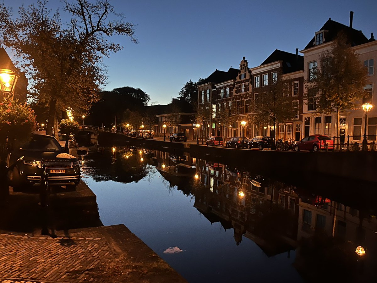 Nu 450 jaar geleden werd het licht aan de horizon. Cornelis Joppensz bood zich aan om voor zes stuivers te gaan kijken bij de Lammenschans. Dat was nog best wel een stuk lopen. Nu precies 450 geleden vertrok hij. #450jaarLeidensOntzet