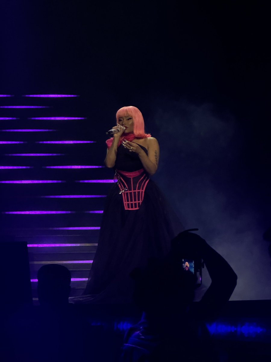 deangelamaraj's tweet photo. my pretty sista 🥹🎀 @NICKIMINAJ 
📸: me #GagCityStLouis https://t.co/Jx9qwTN3ti