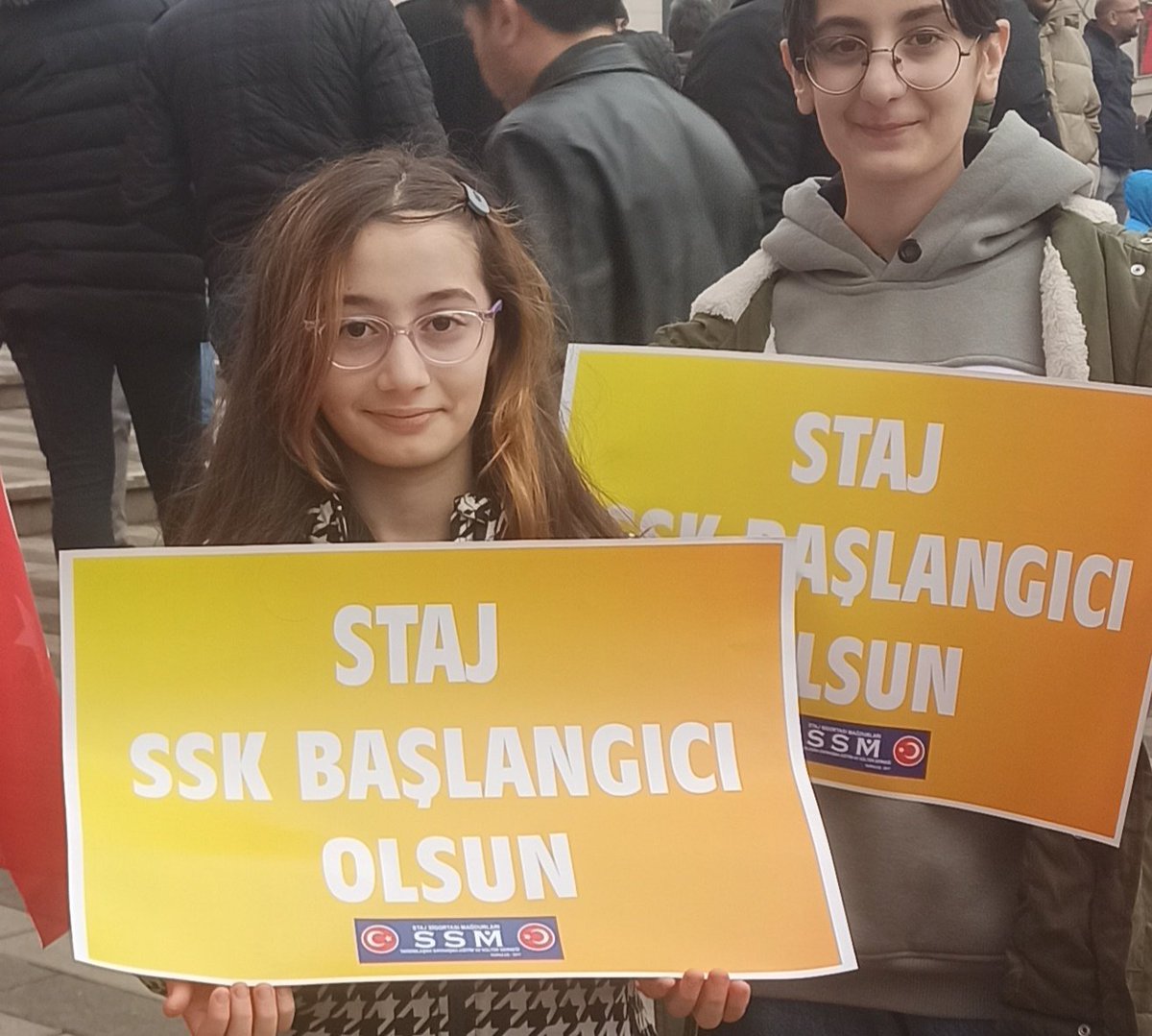 VsHiranur's tweet photo. Gününüz aydın olsun...
Hak mücadelemiz günümüzü güzelleştirsin.

Benim çocuklarım da zengin çocukları kadar masumdur ;;
@RTEdijital @dbdevletbahceli
@RTErdogan @isikhanvedat
@eczozgurozel @_cevdetyilmaz
@CirakStajFED

Sosyal Güvenlik Kandırmacası
#StajyerÇırağaUzunVadePrimYatsın https://t.co/2ftHwK3G5N