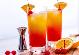 debjmah's tweet photo. My Tequila Sunrise oranges 
They look like the cocktail I use to drink back in the late 70's early 80's #tequilasunrise #bloodoranges https://t.co/DURvuk6NLy