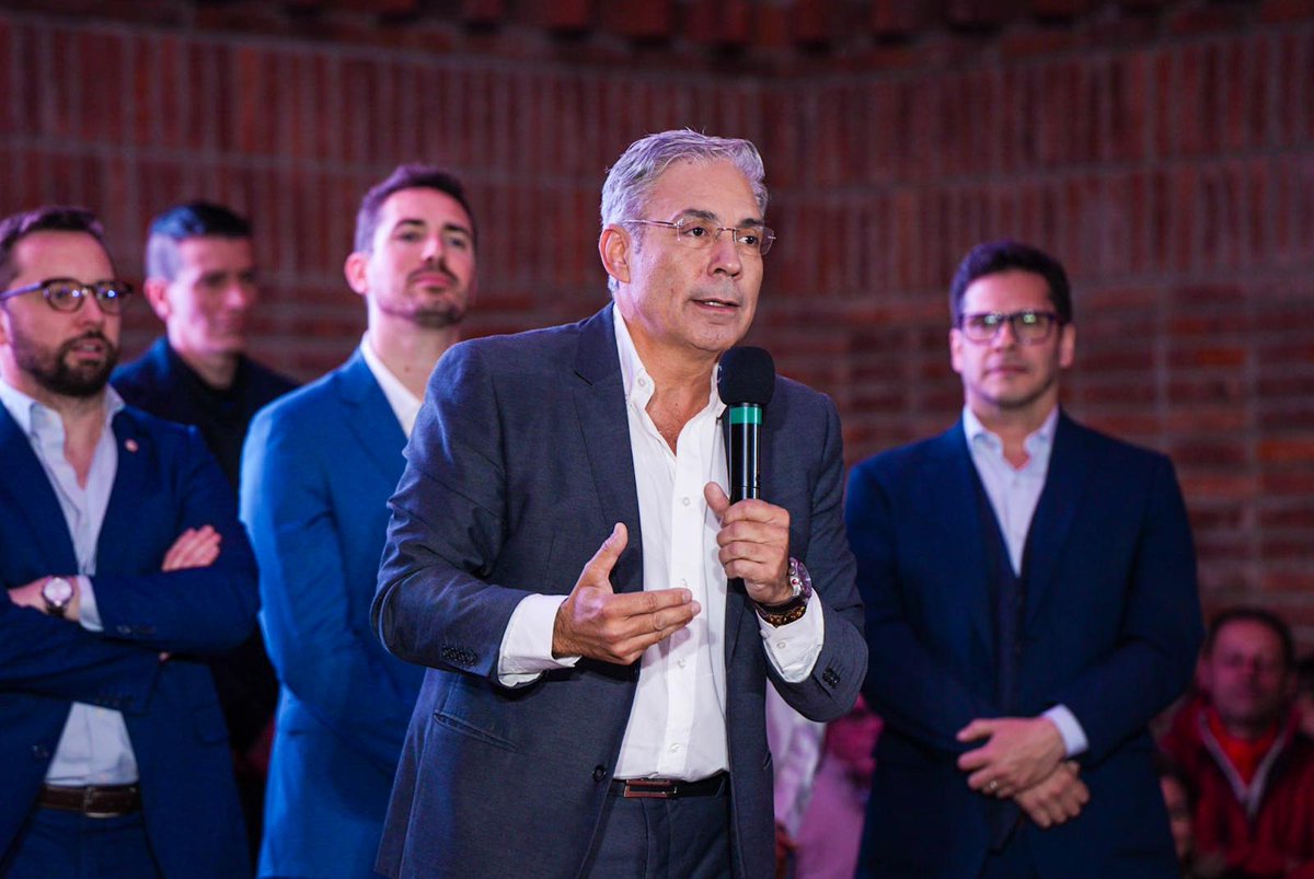 Daniel_3Almeida's tweet photo. Lanzamiento de la Lista 600 En Montevideo...
Una vez más la casa del Partido Colorado se lució con alegría y entusiasmo.
El Cariño de la Gente nos impulsa y nos da Fuerza para seguir creciendo.@RobertSilvaUy
@AndresOjedaOk
La Opción Batllista y Renovadora.
#La600 #ojeda600 https://t.co/xVOIvXROKP