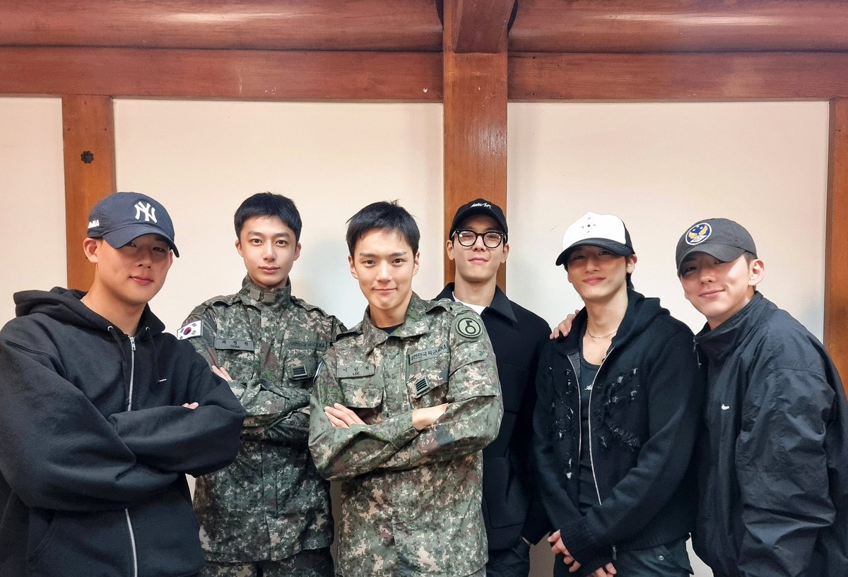 ii_xee_'s tweet photo. 제발여섯남자들을좀냅둬 https://t.co/LHFqOYBHEO