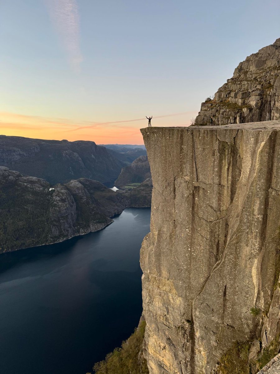 God torsdag morgen fra Preikestolen