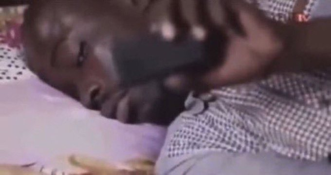 ItsChanzu's tweet photo. International boyfriend's day na ata good morning text bado ..ama simu iko silent? https://t.co/D2OL5xl9Md