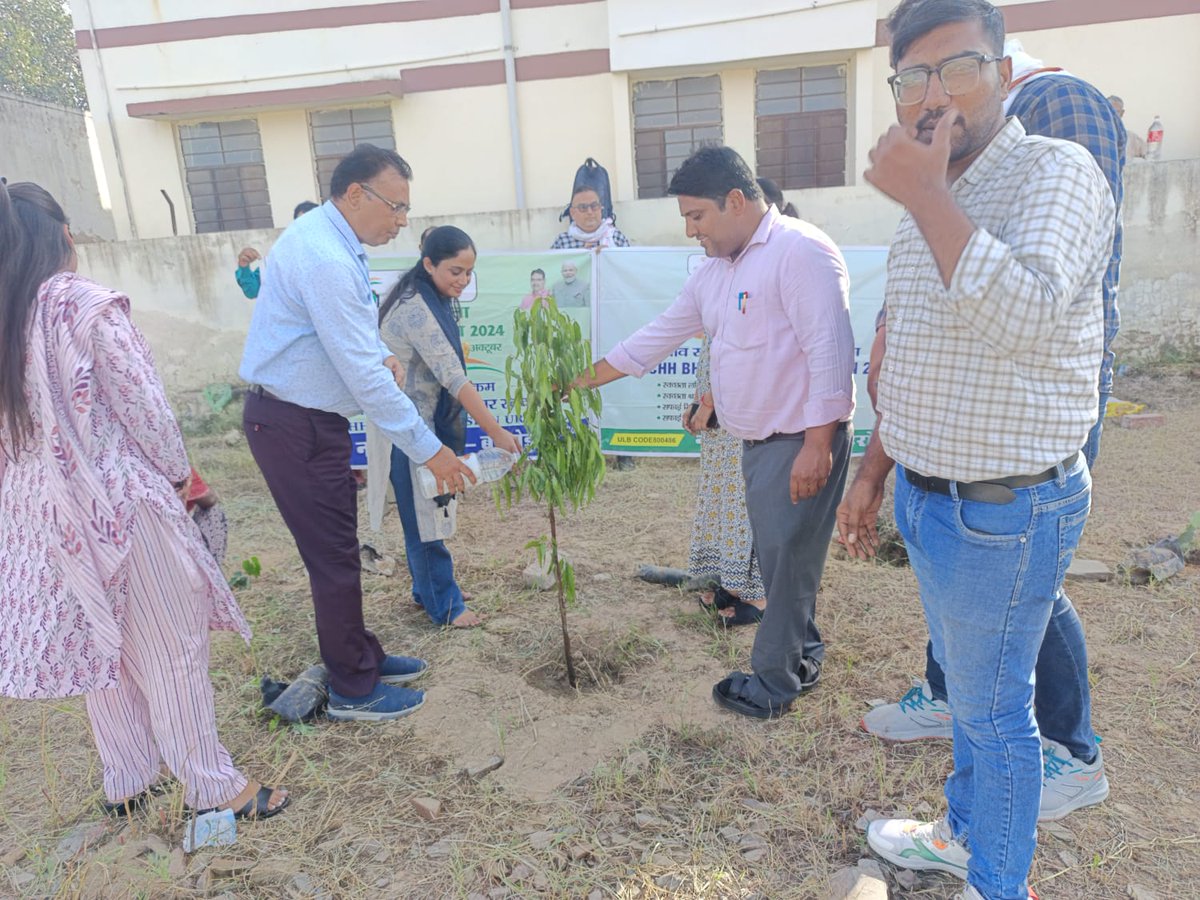 BehrorNagar's tweet photo. स्वच्छ भारत दिवस केउपलक्ष में पौधारोपण कार्यक्रम                #SHS2024 #SwachhtaPakhwada
@LSG_Rajasthan @MoHUA_India 
@PMU_SBM_RAJ @SwachhBharatGov @swachhbharat https://t.co/EZT2W19tD3