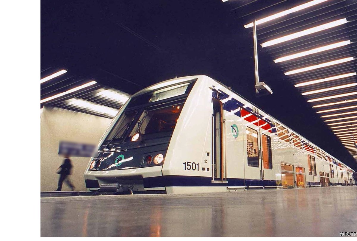 RER A tweet media