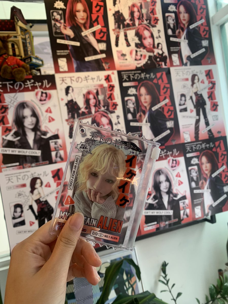 bubbltsi's tweet photo. #대원들은천하의왹왹대장만사랑해👾
#HappySIYEONday

취향의 언니가 가득했던 곳… 👽
카페째로 주머니에 넣고 싶었답니다
사랑으로 이루어진 공간… 행복…
고생 많으셨어요 https://t.co/WRbdWo7BBE